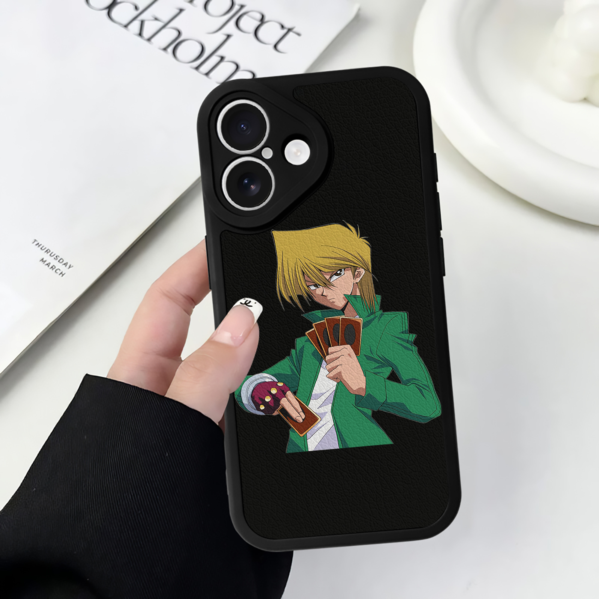 （画像用） 遊☆戯☆王 Yu-Gi-Oh! 【iPhone 16シリーズ対応】シリコンスマホケース（レザー調） 材質：シリコン